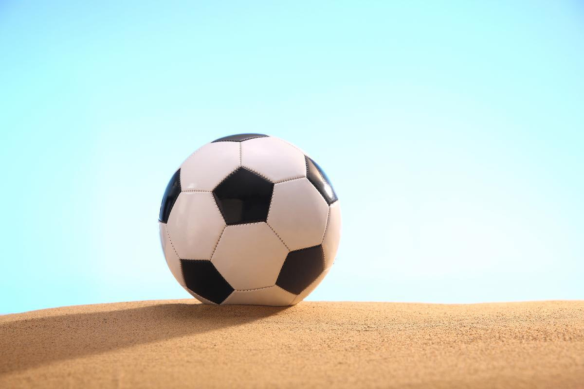 资深球迷实时追踪比赛